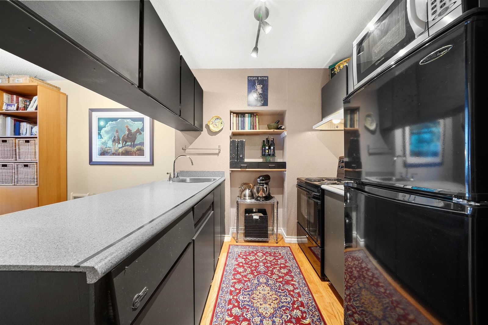 Listing Image 9