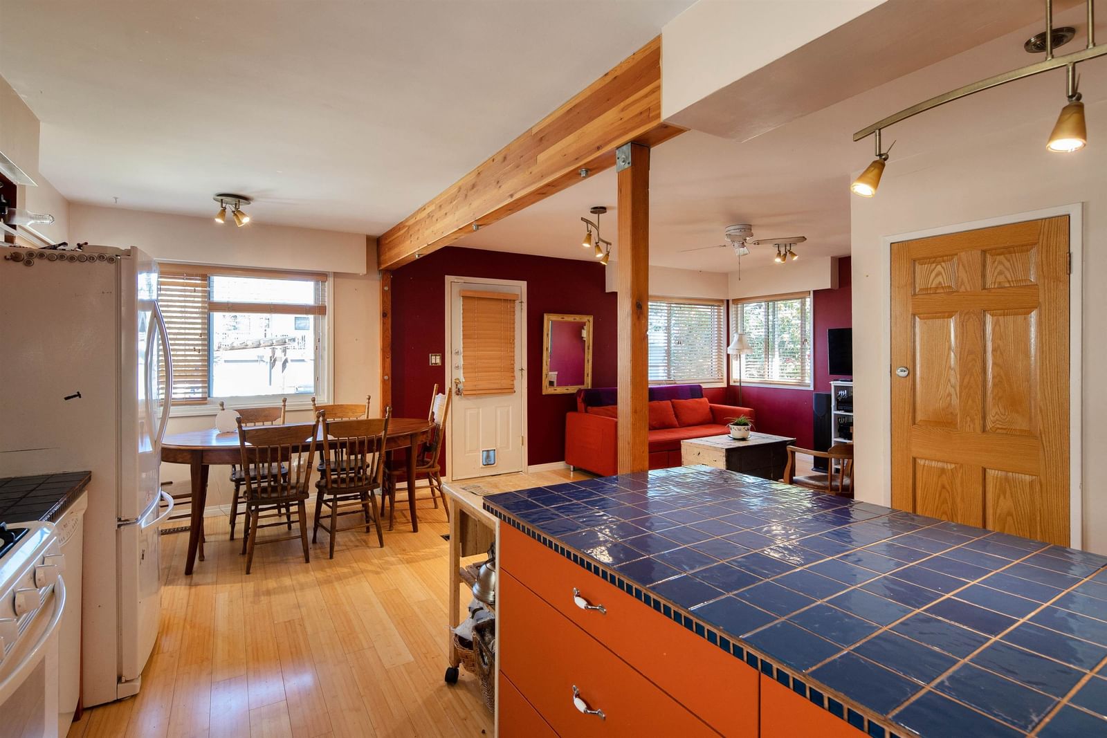 Listing Image 10