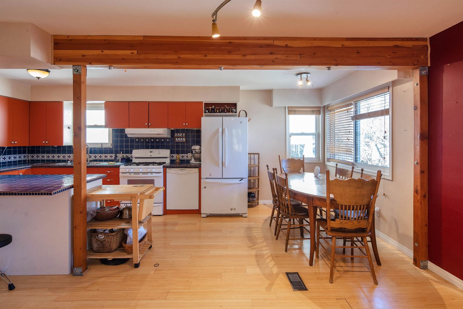 Listing Image 6