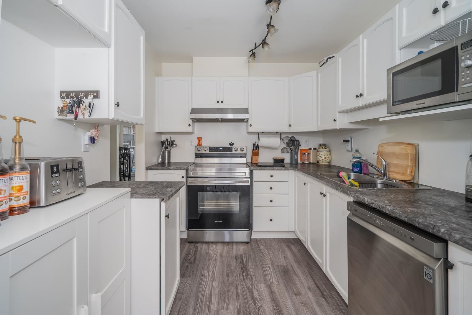 Listing Image 10
