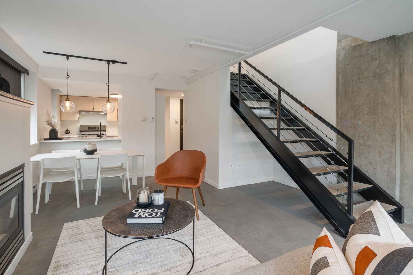 Listing Image 12