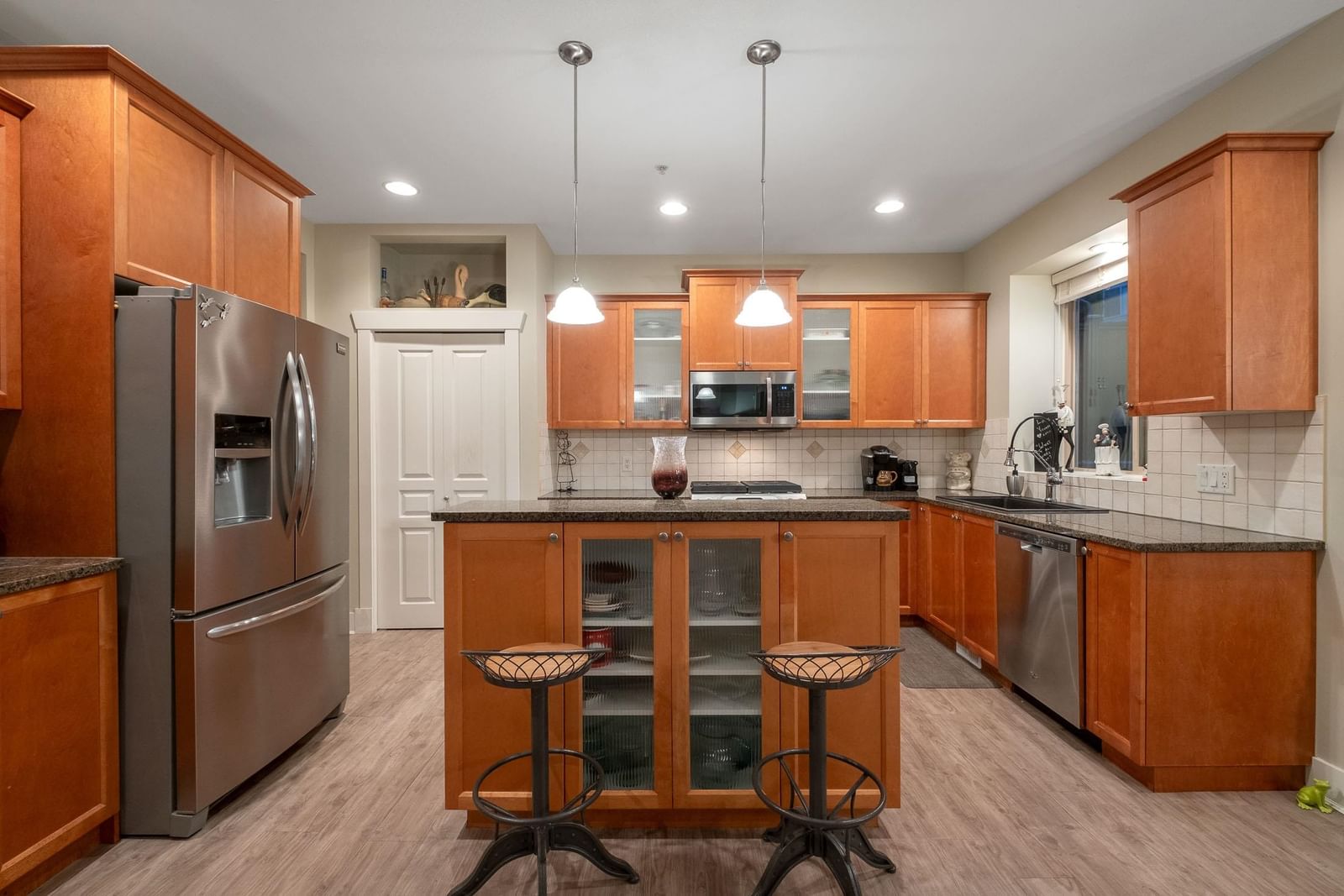 Listing Image 11