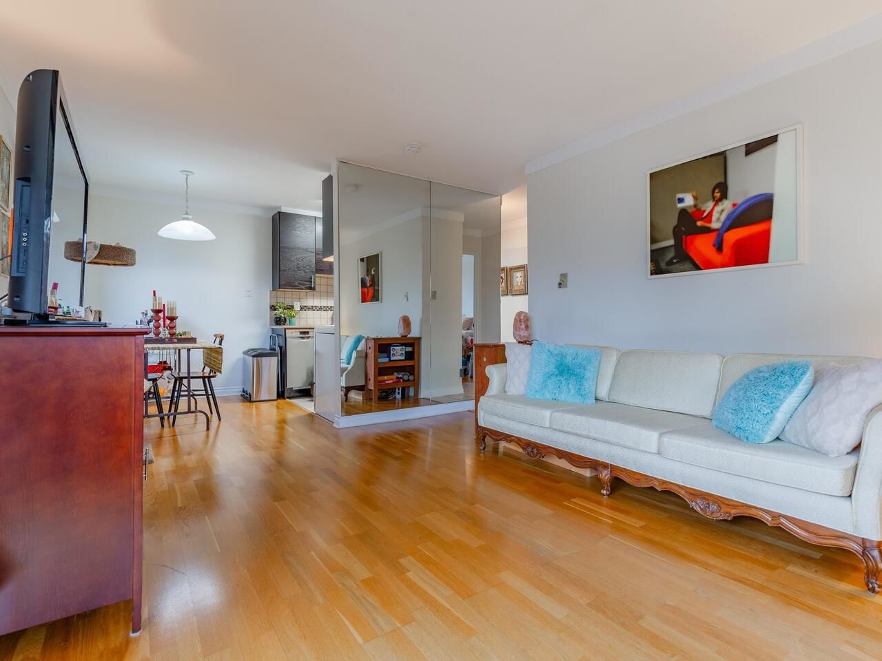 Listing Image 8
