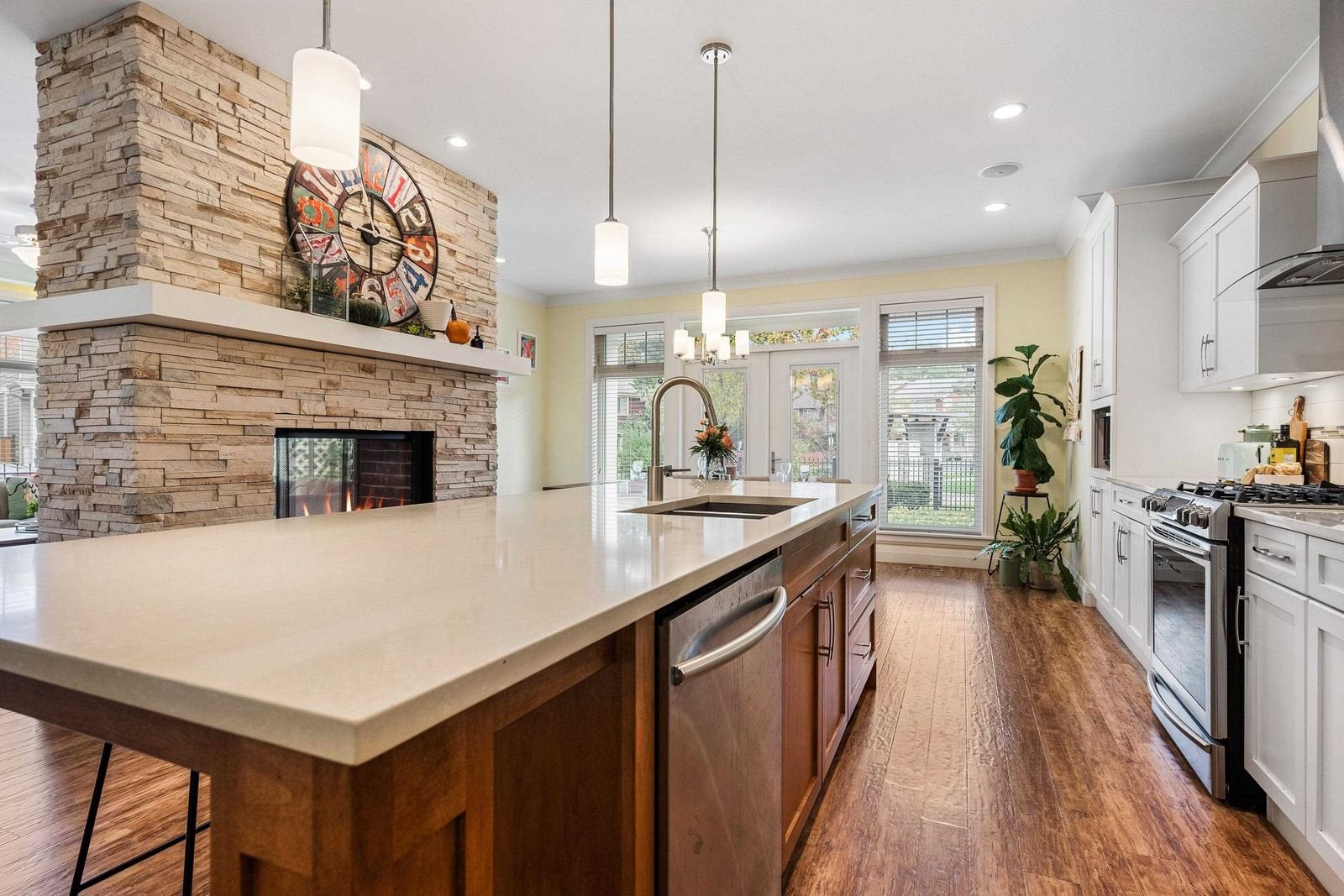 Listing Image 10