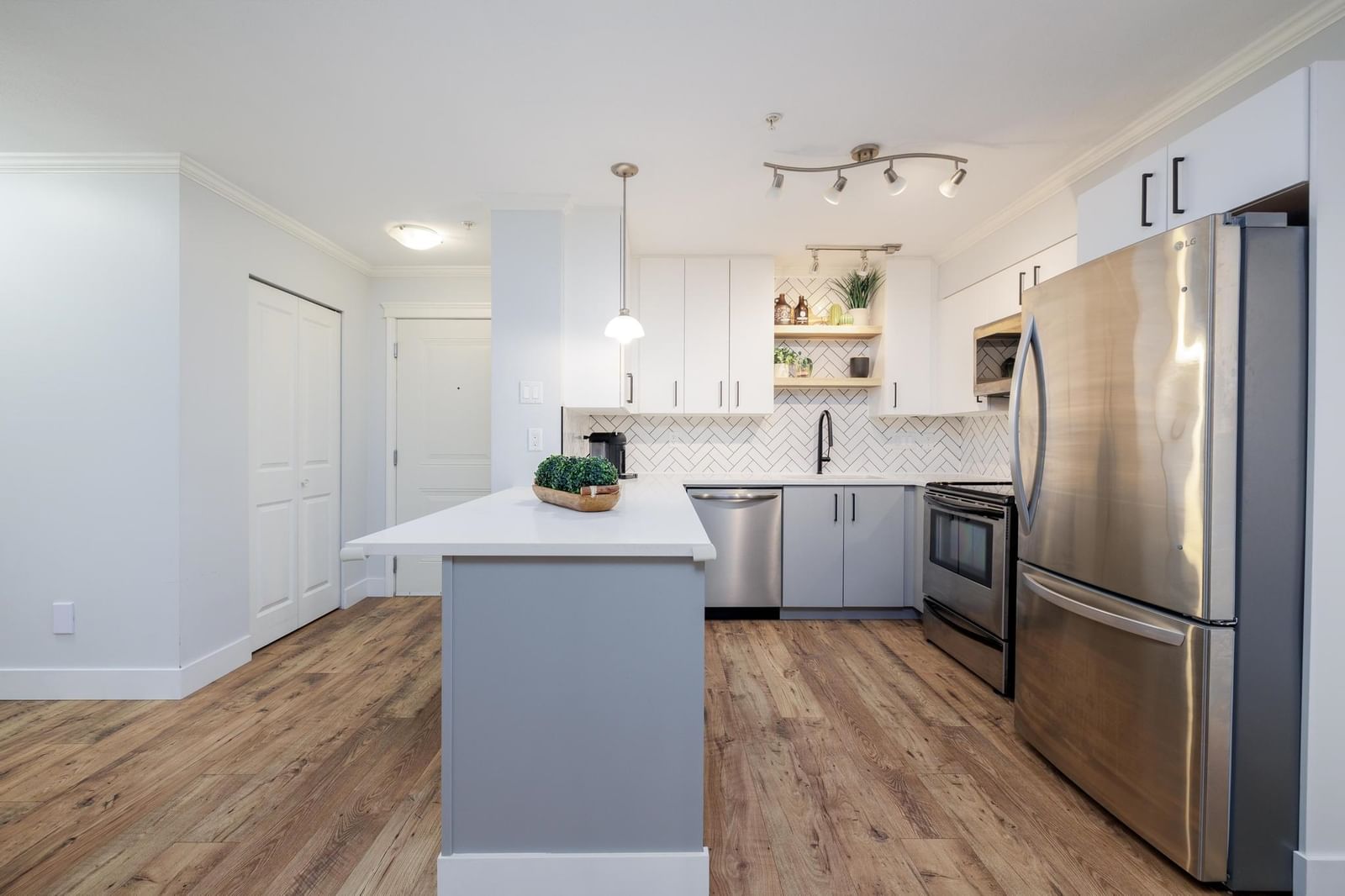 Listing Image 13