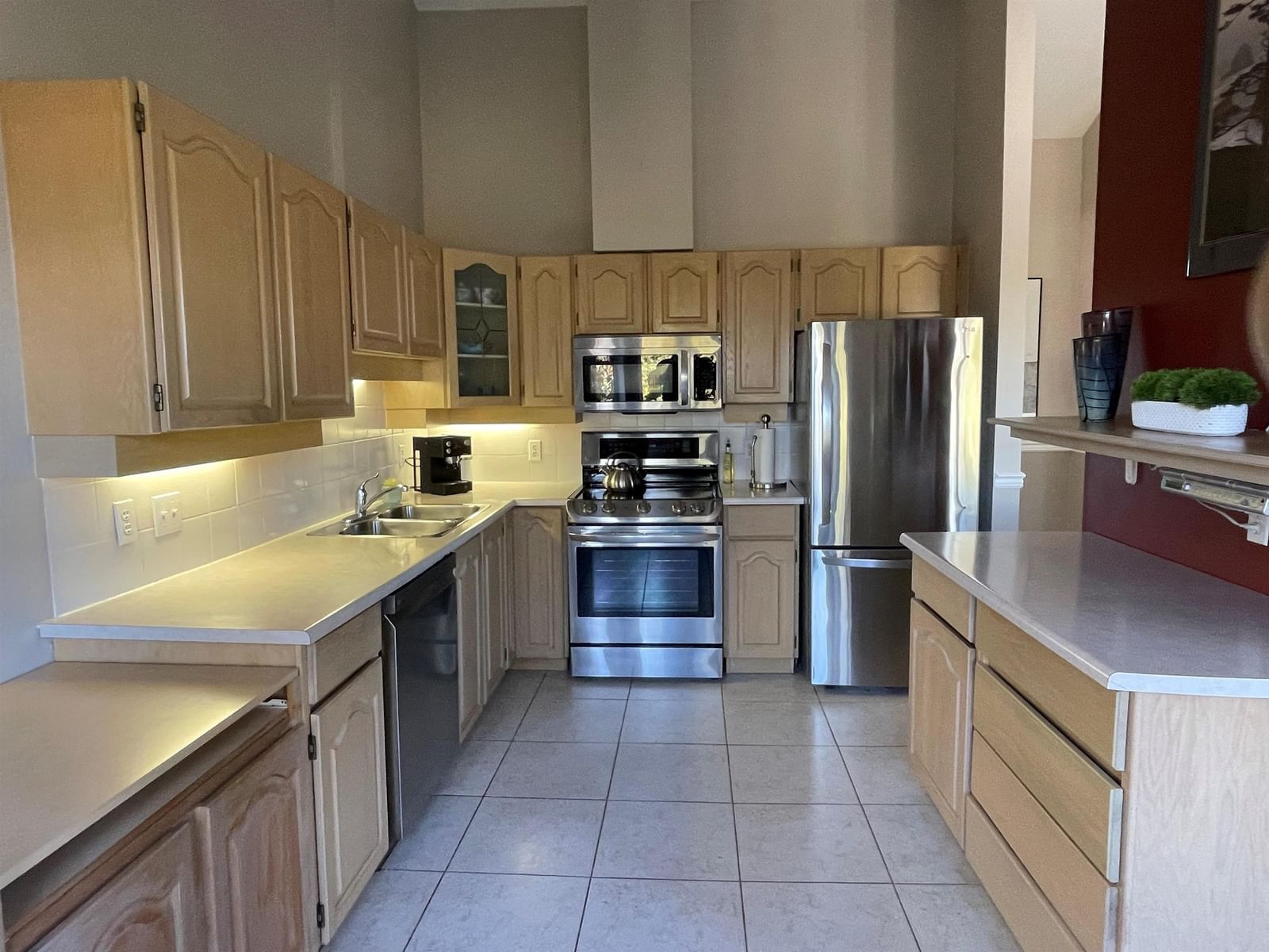 Listing Image 6