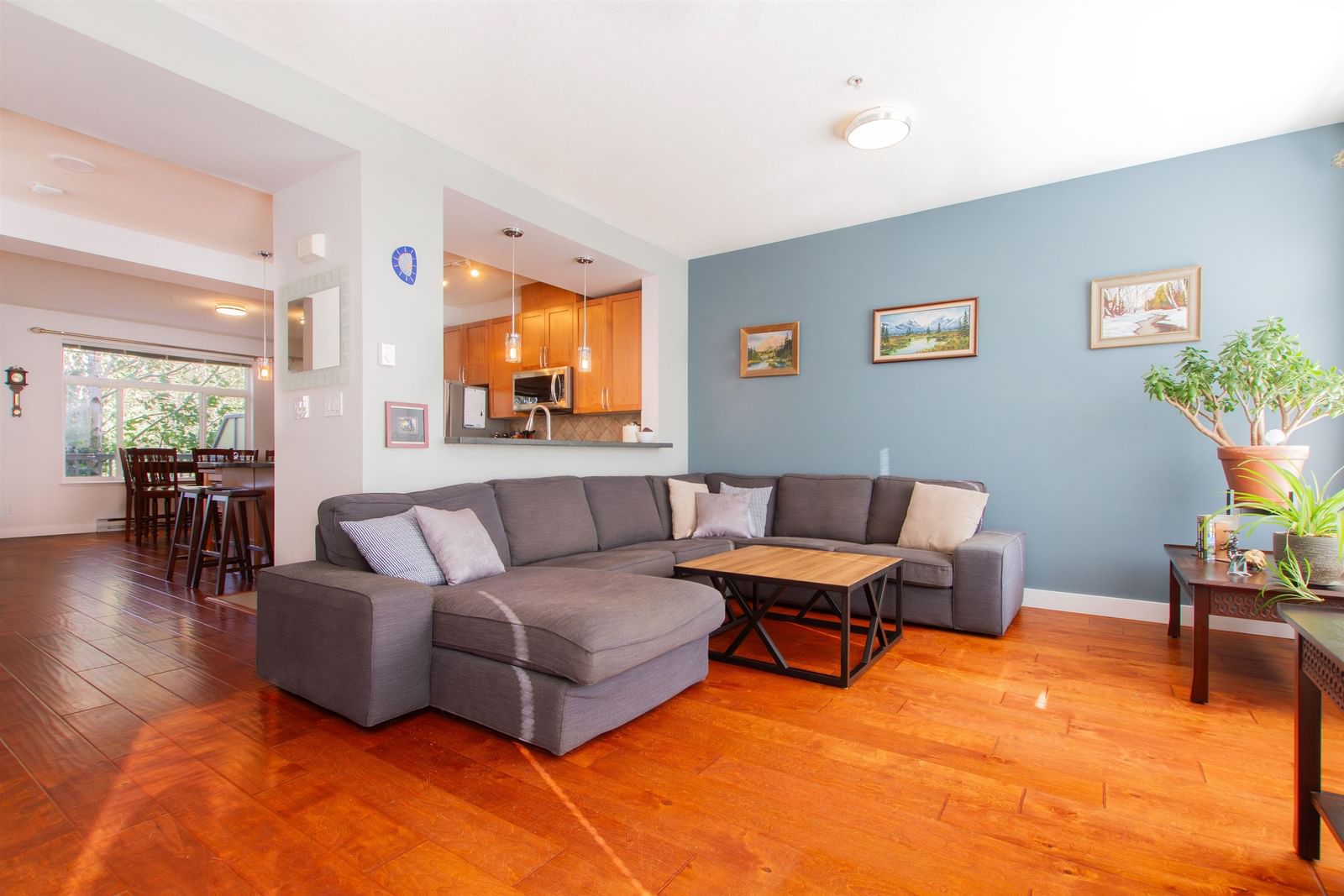 Listing Image 1