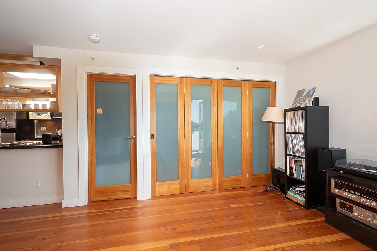 Listing Image 17