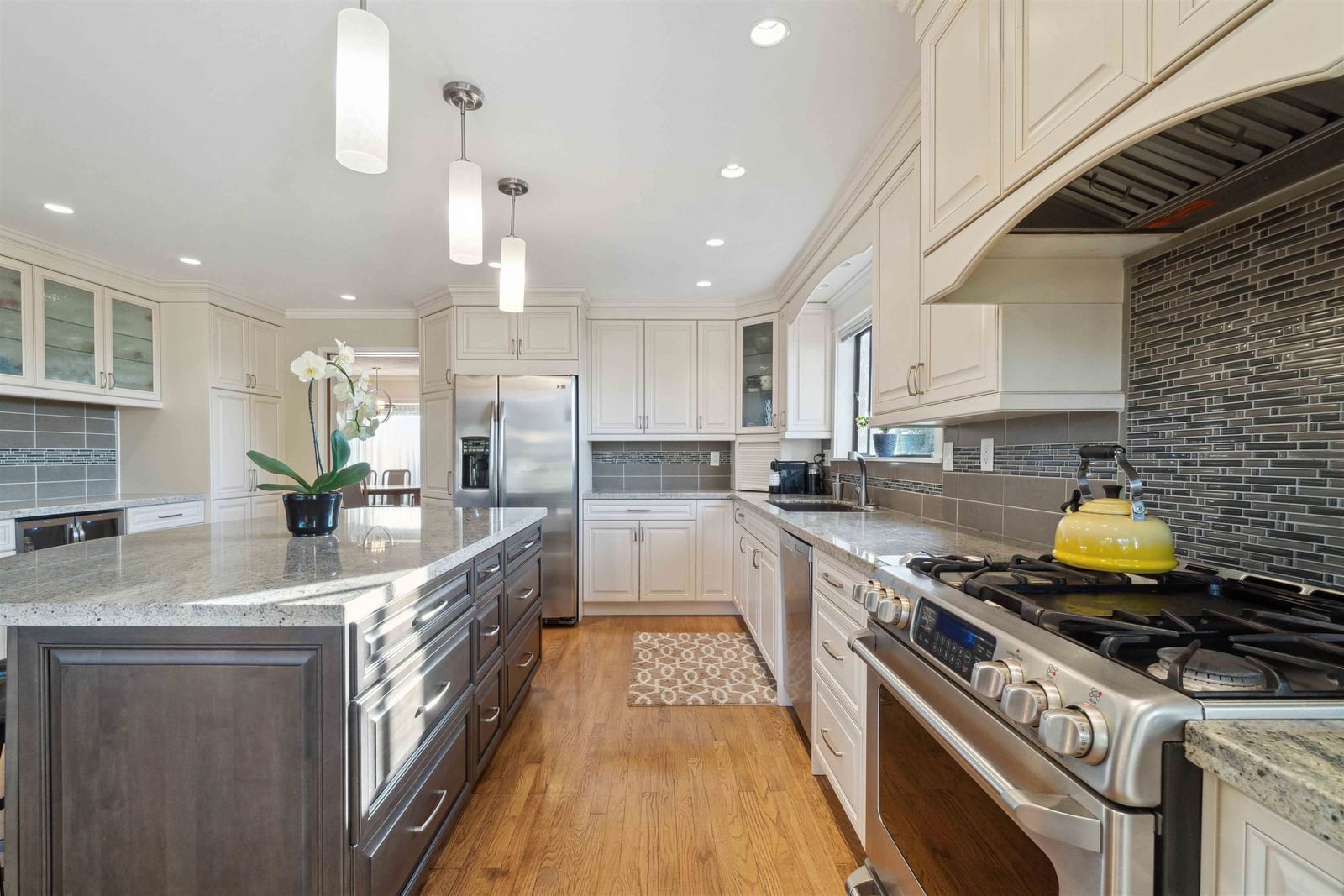 Listing Image 11