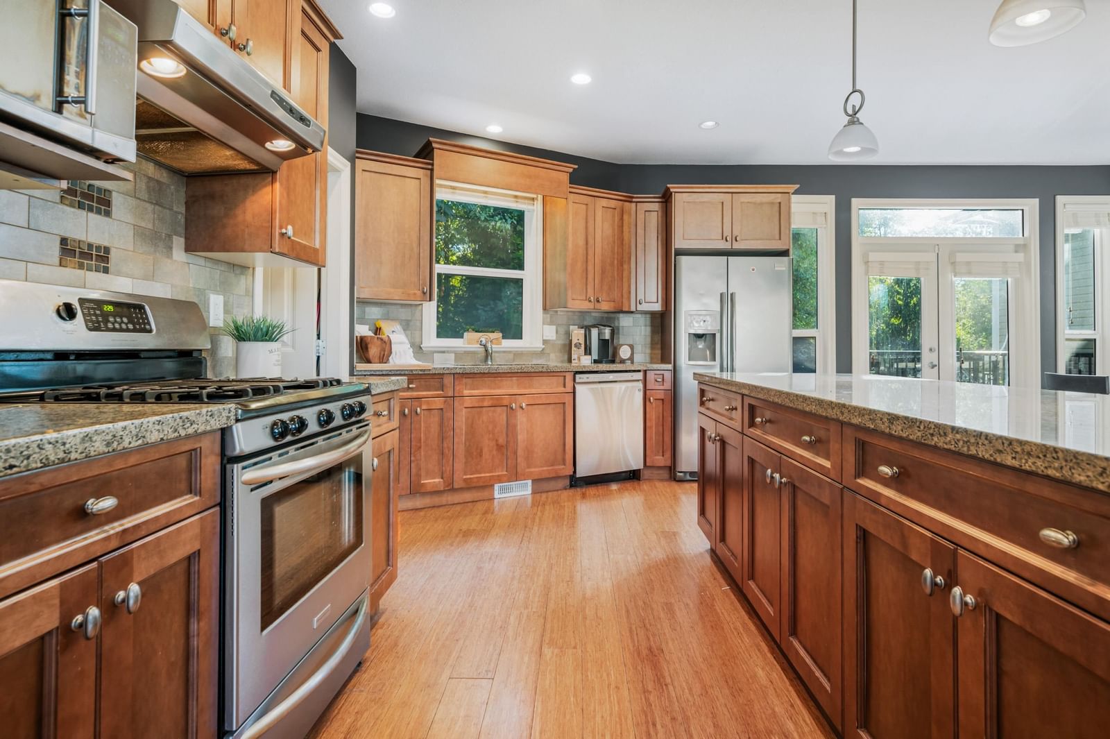 Listing Image 10