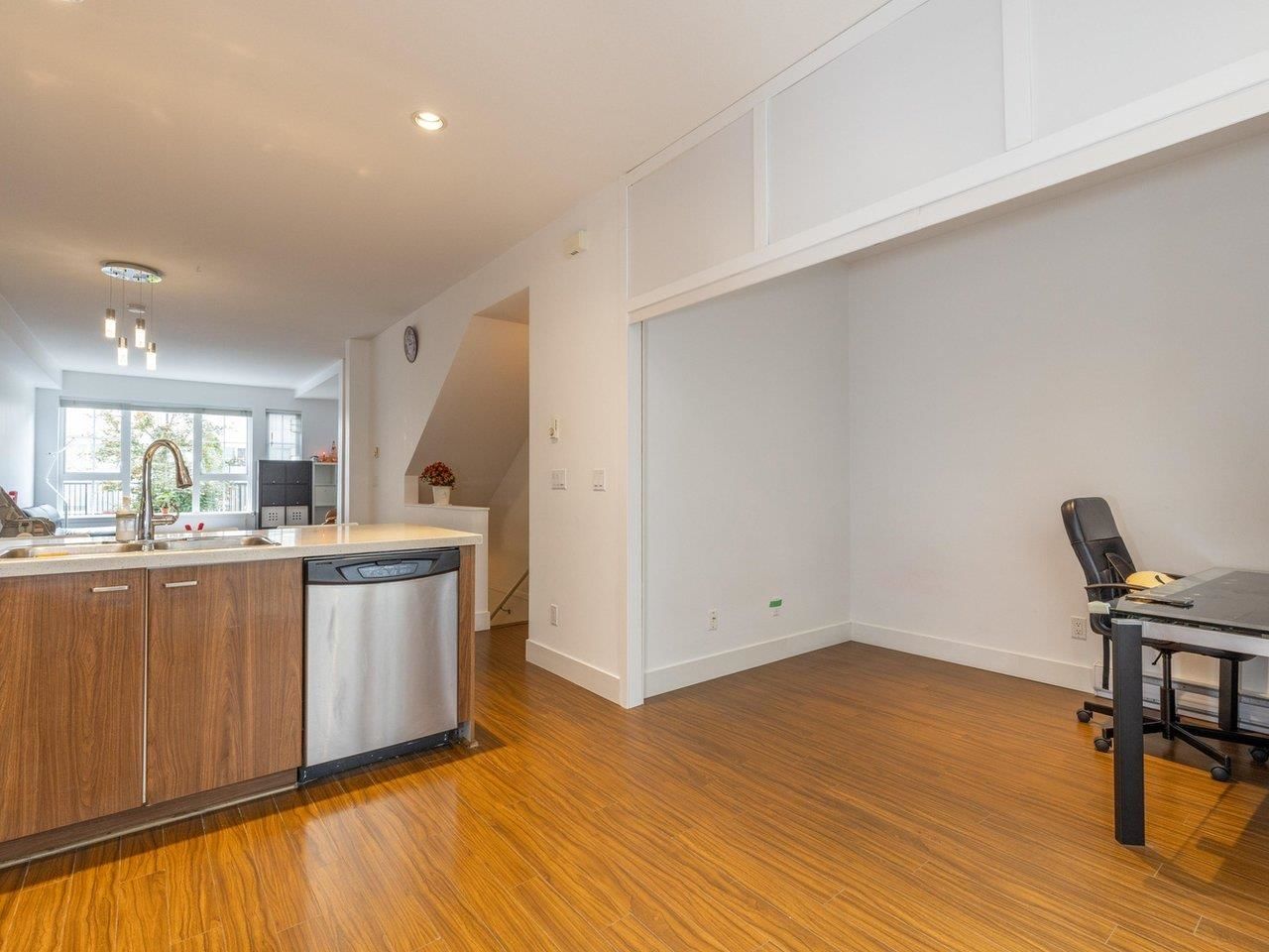 Listing Image 12