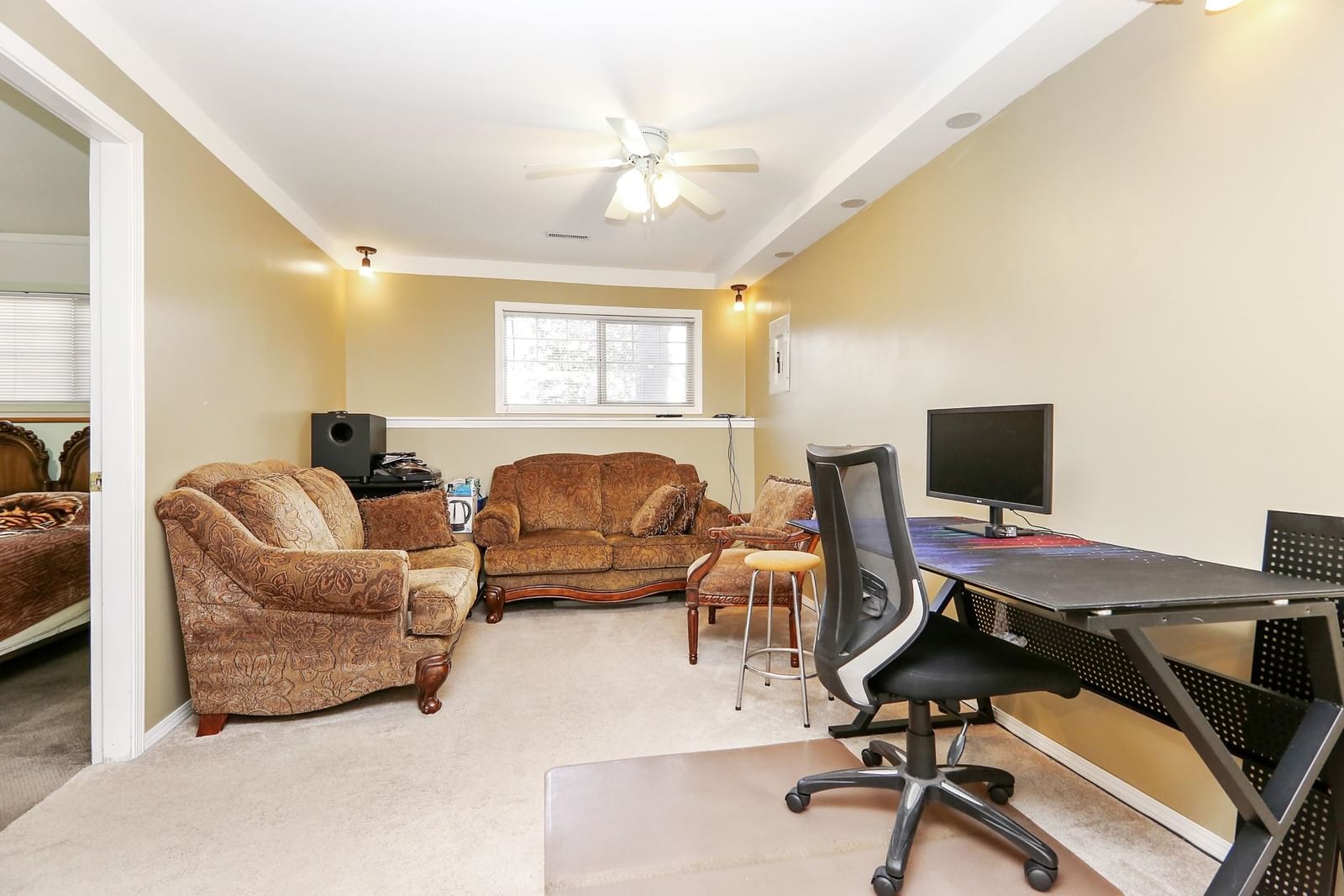 Listing Image 17