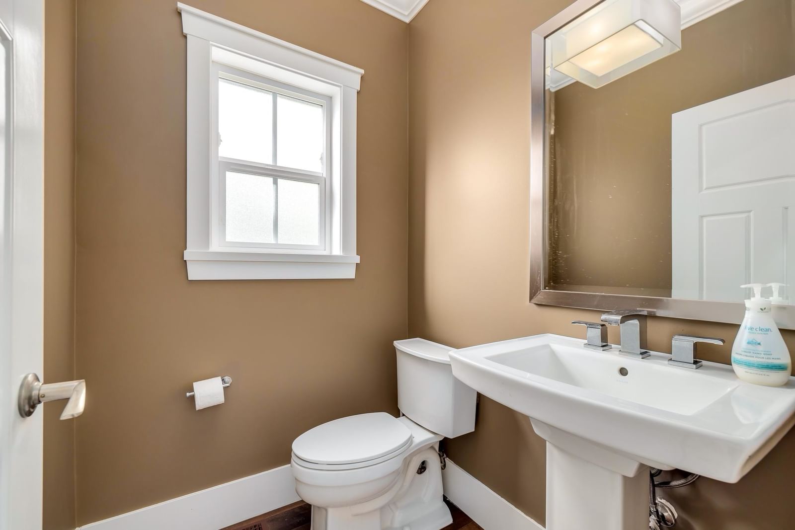 Listing Image 9