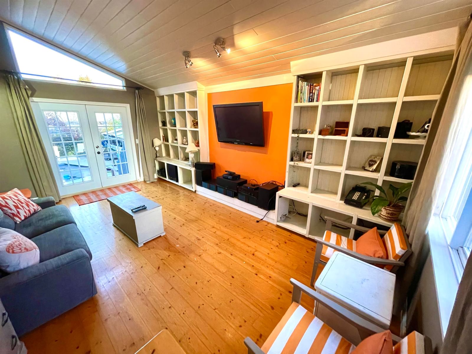 Listing Image 4