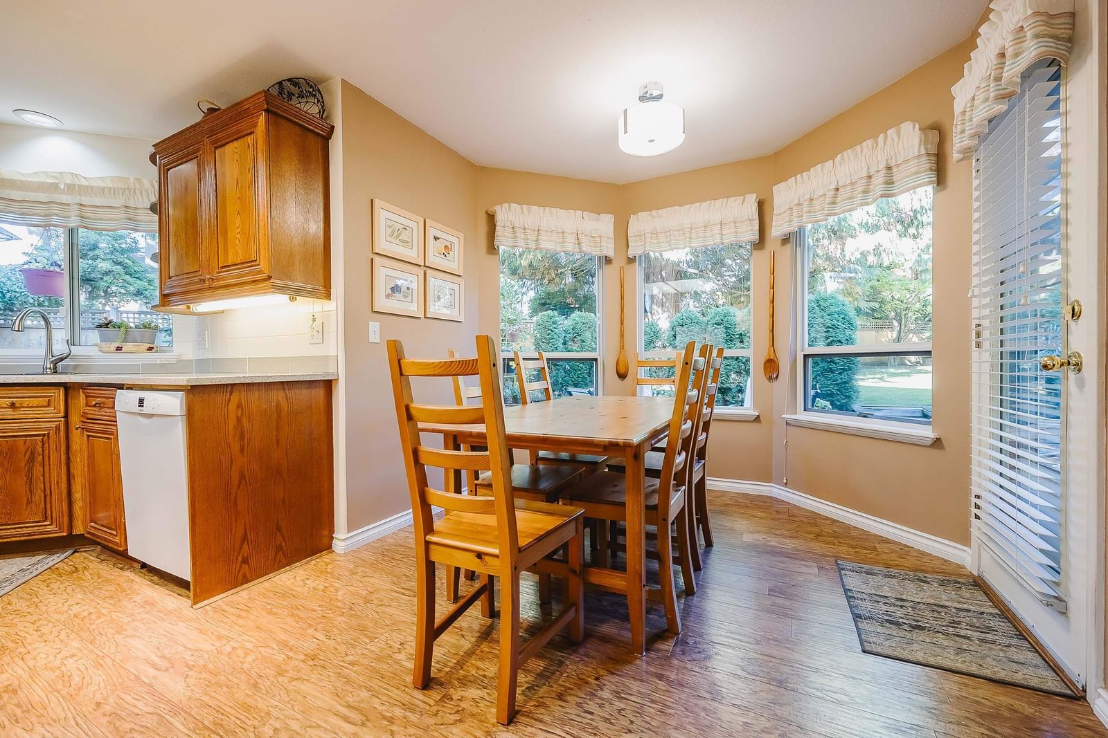 Listing Image 11