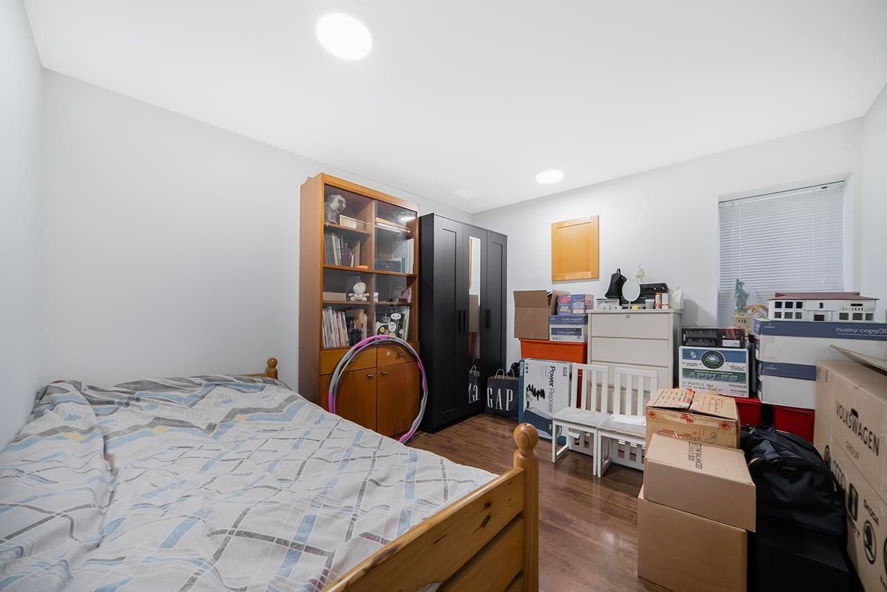 Listing Image 11