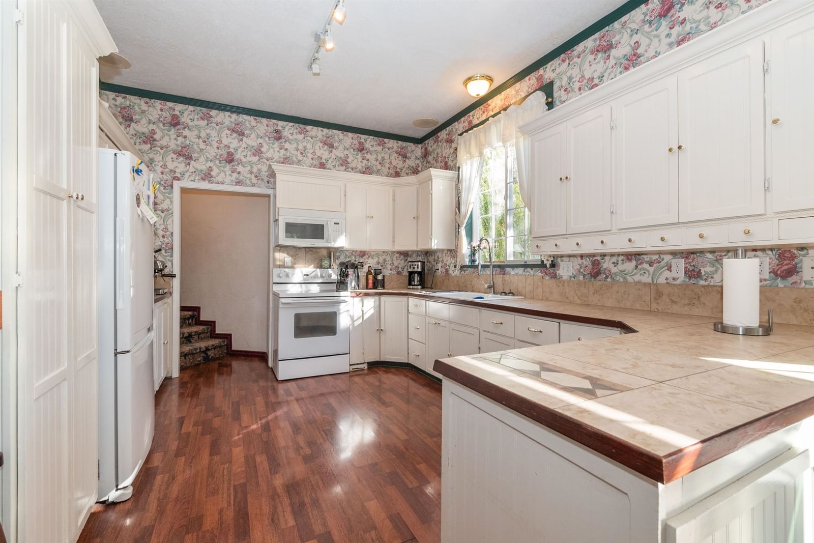 Listing Image 3