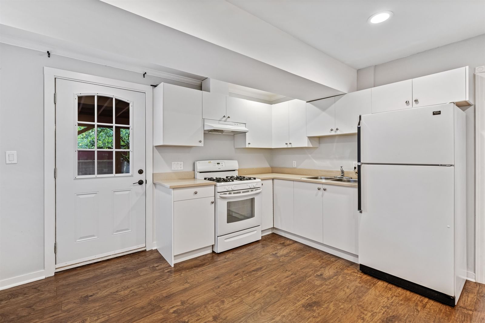 Listing Image 12