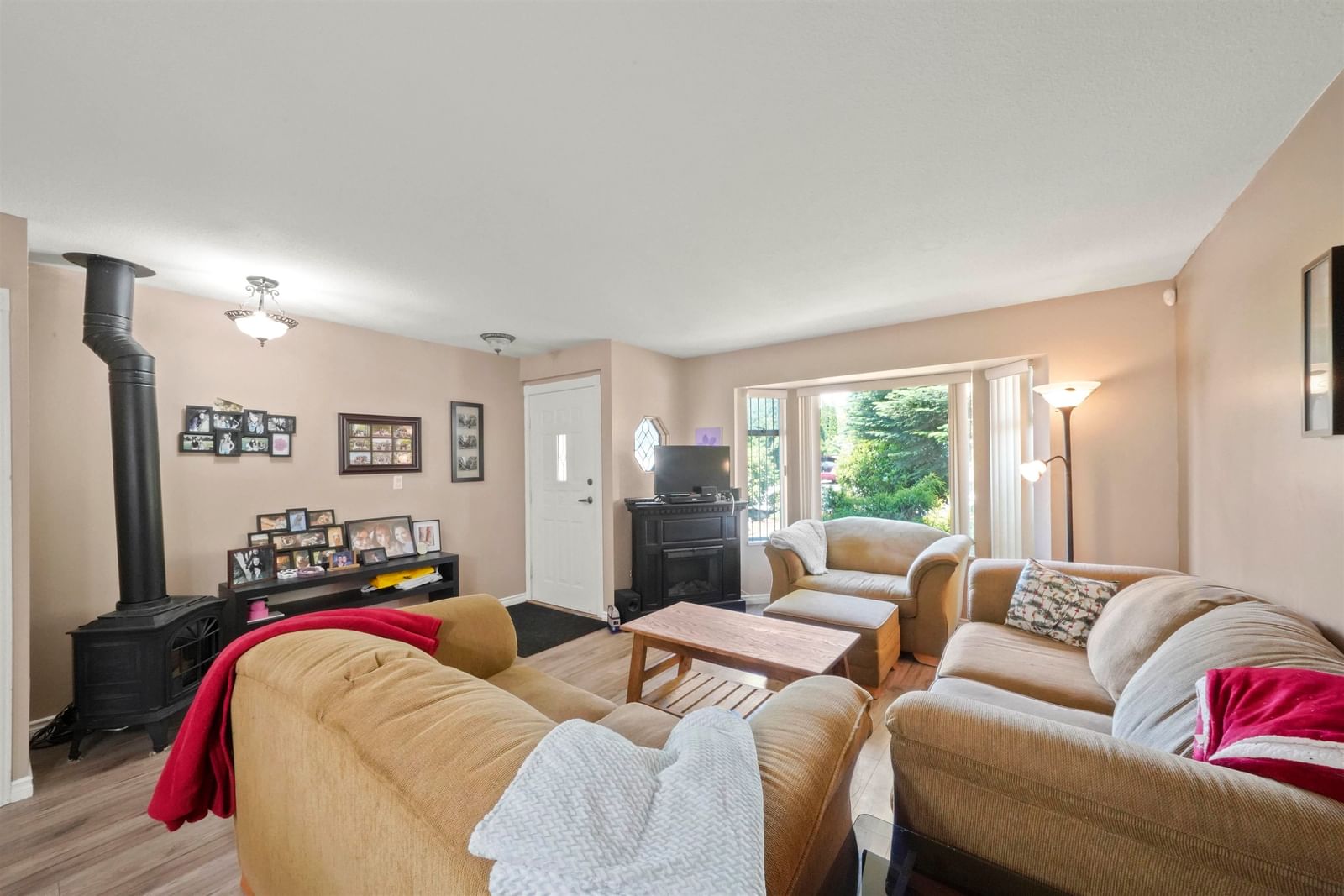 Listing Image 5
