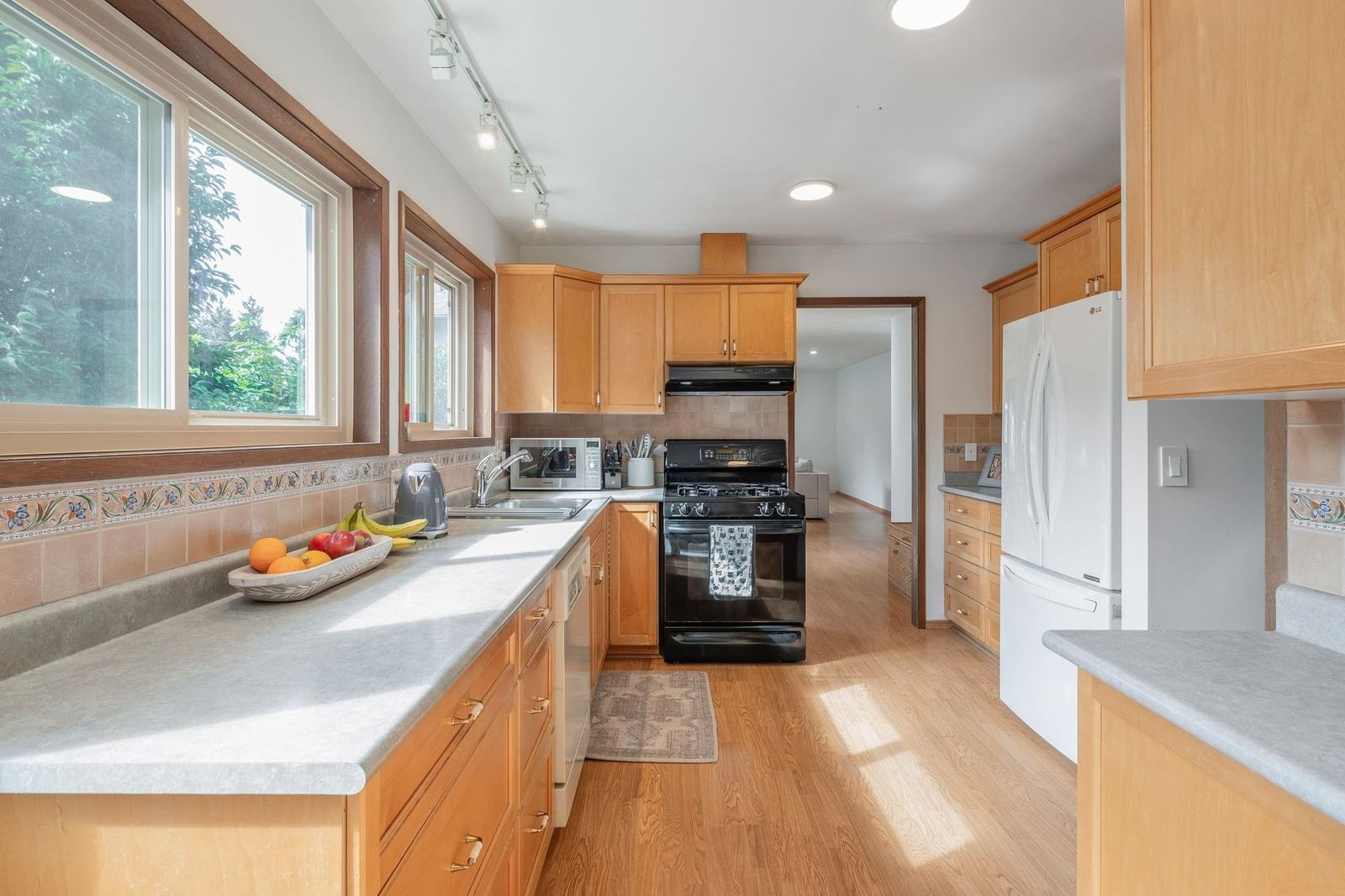 Listing Image 14