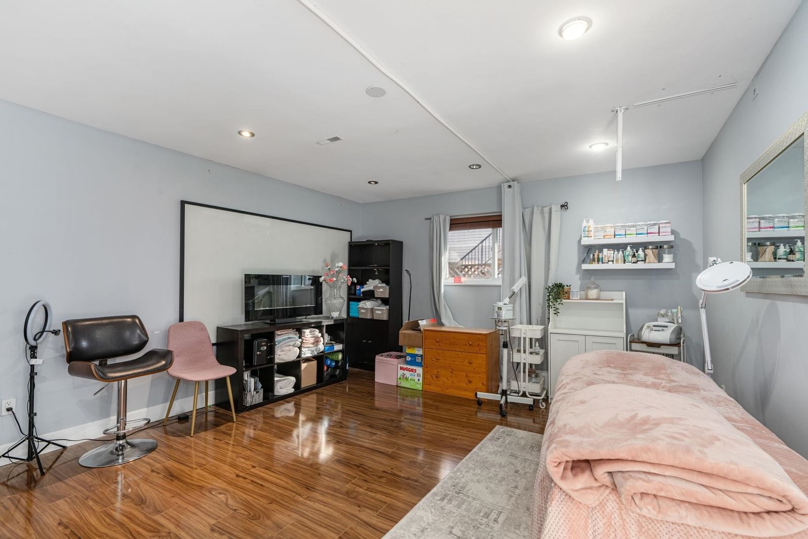 Listing Image 16