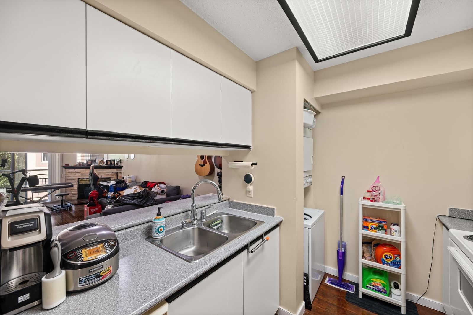 Listing Image 6