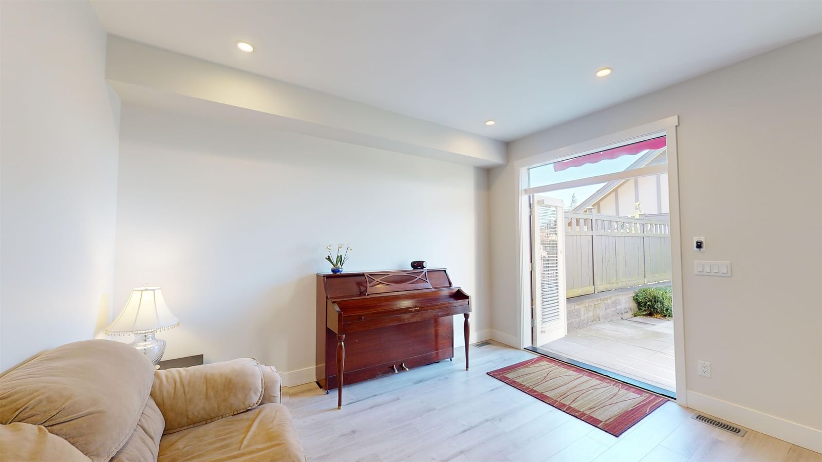Listing Image 12