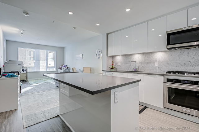 207 - 2651 Library Lane