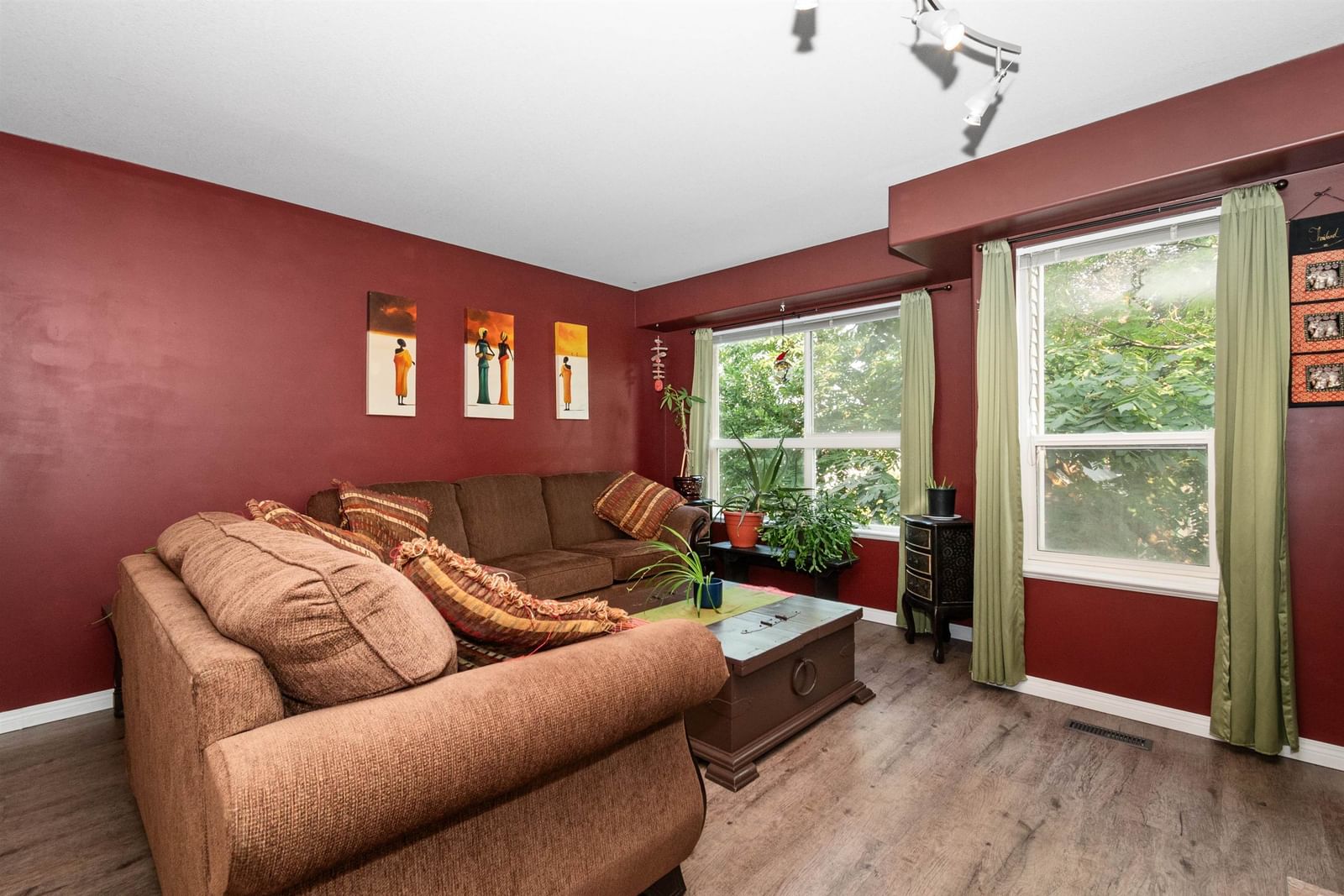 Listing Image 10