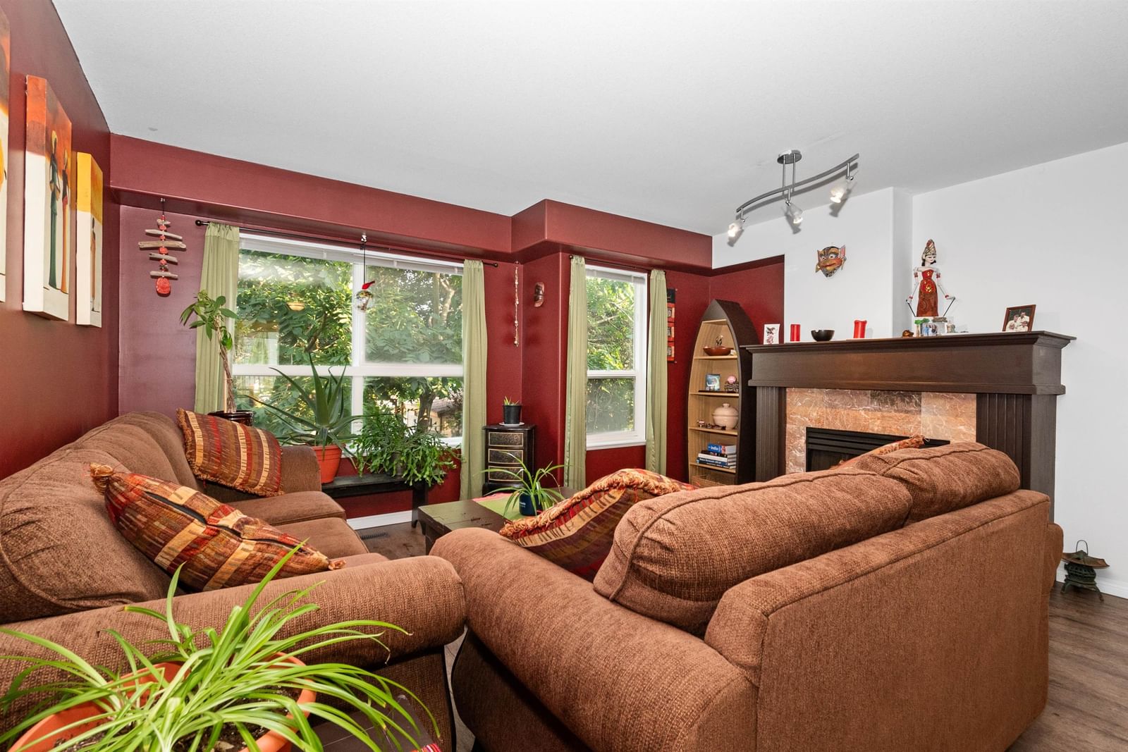 Listing Image 11