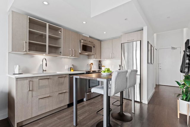 706 - 983 Hastings Street