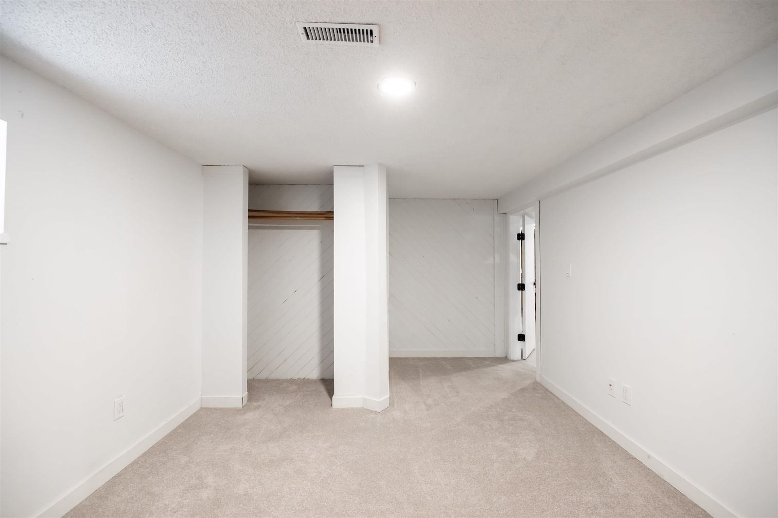 Listing Image 30