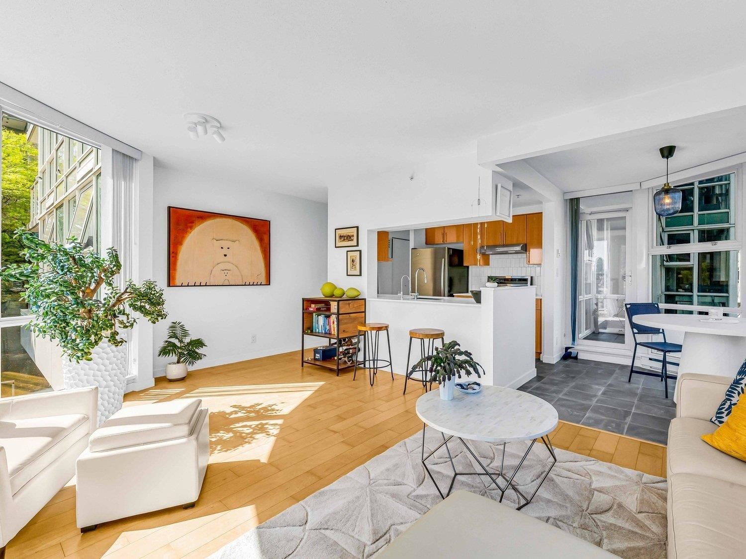 Listing Image 6