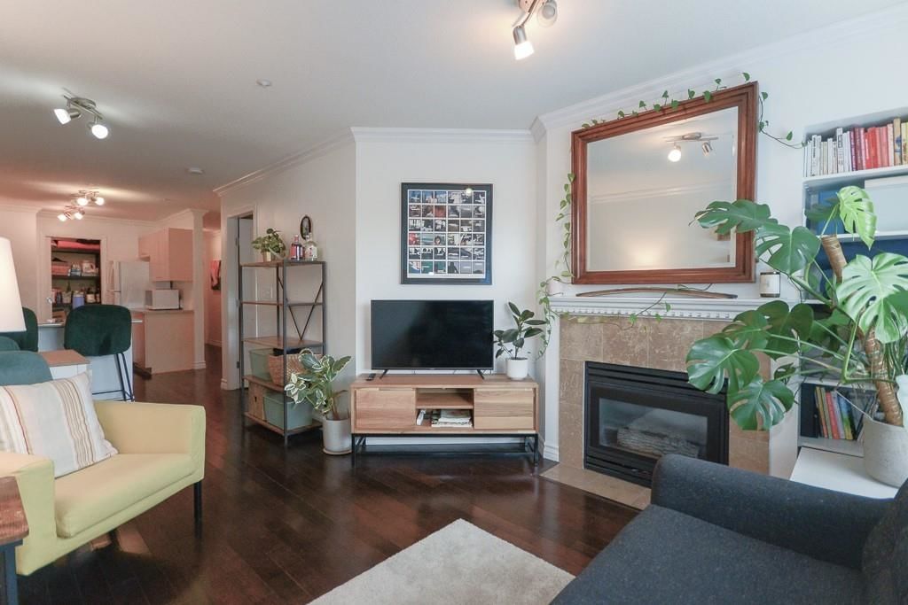 Listing Image 4