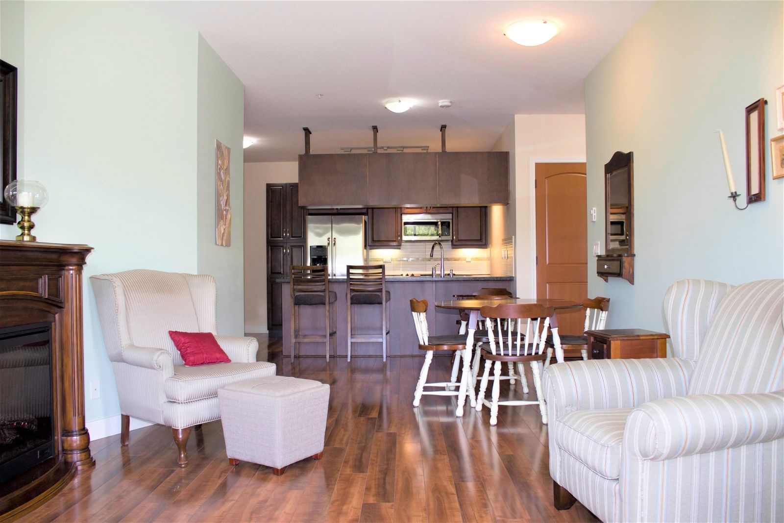 Listing Image 12