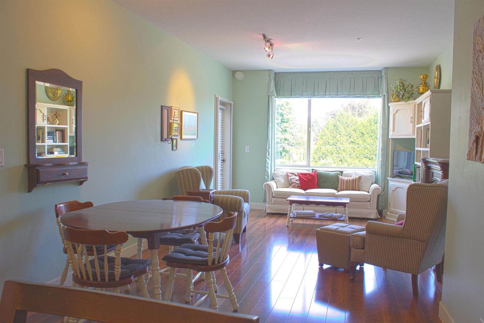 Listing Image 8