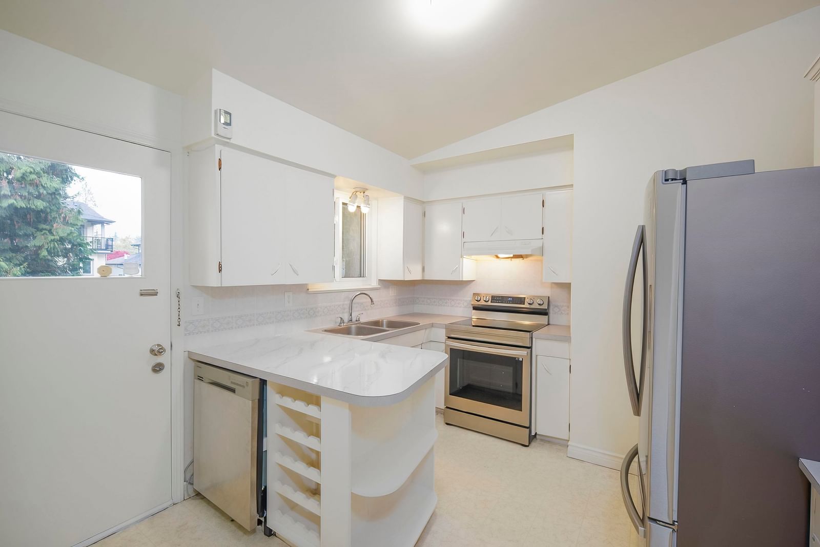 Listing Image 17