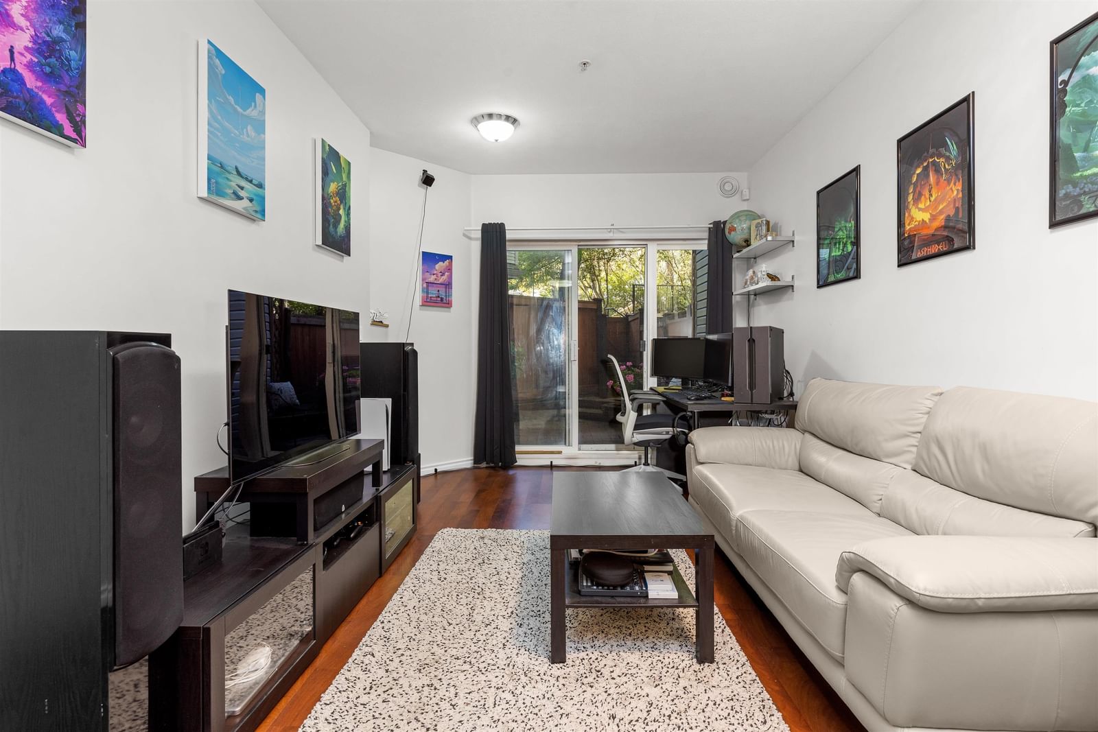 Listing Image 4