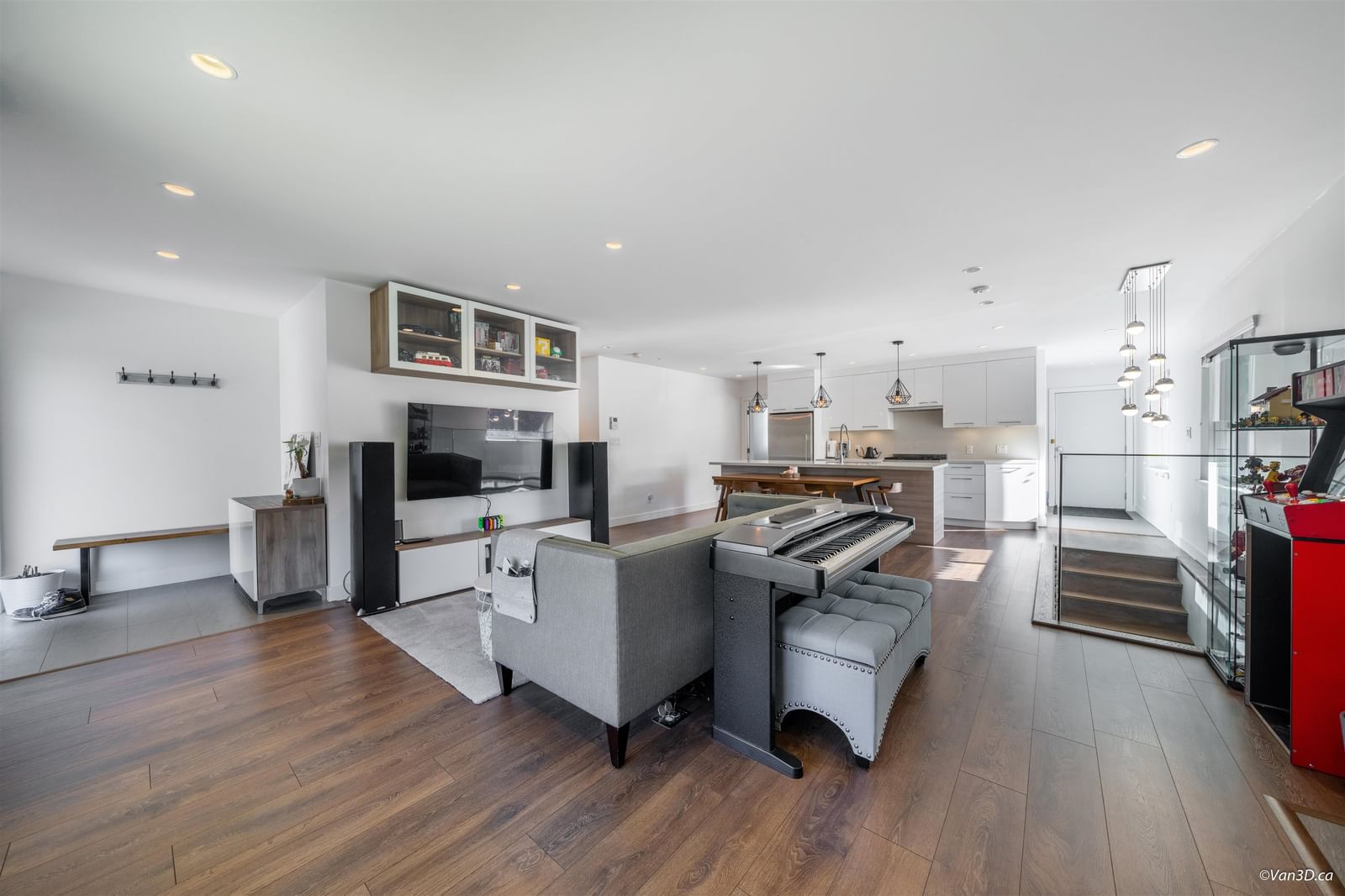 Listing Image 10