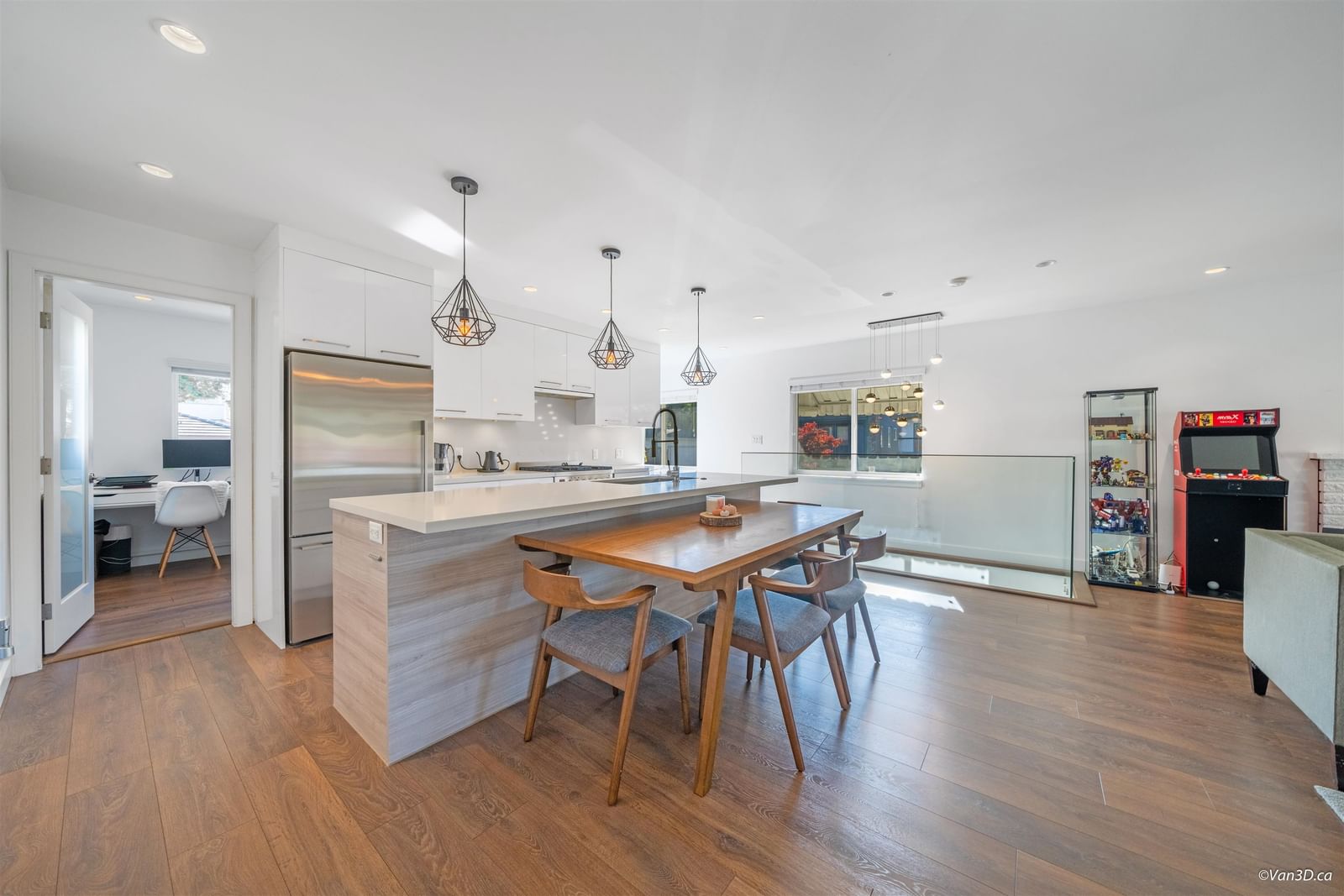 Listing Image 12