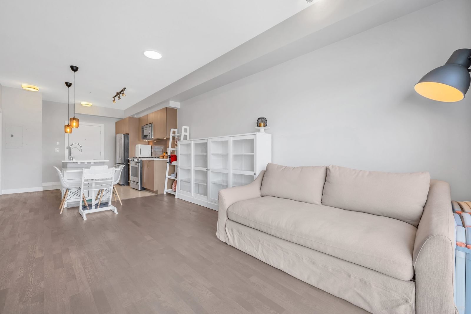 Listing Image 9