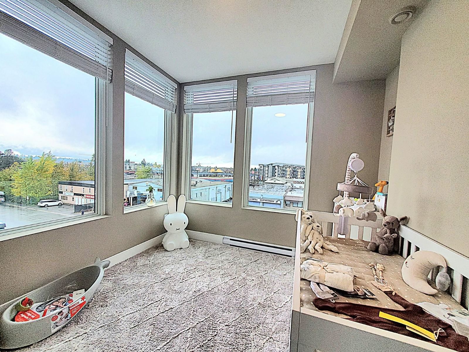 Listing Image 12