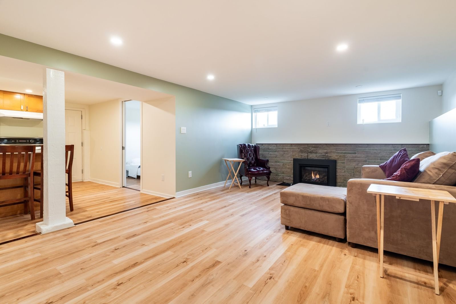 Listing Image 11