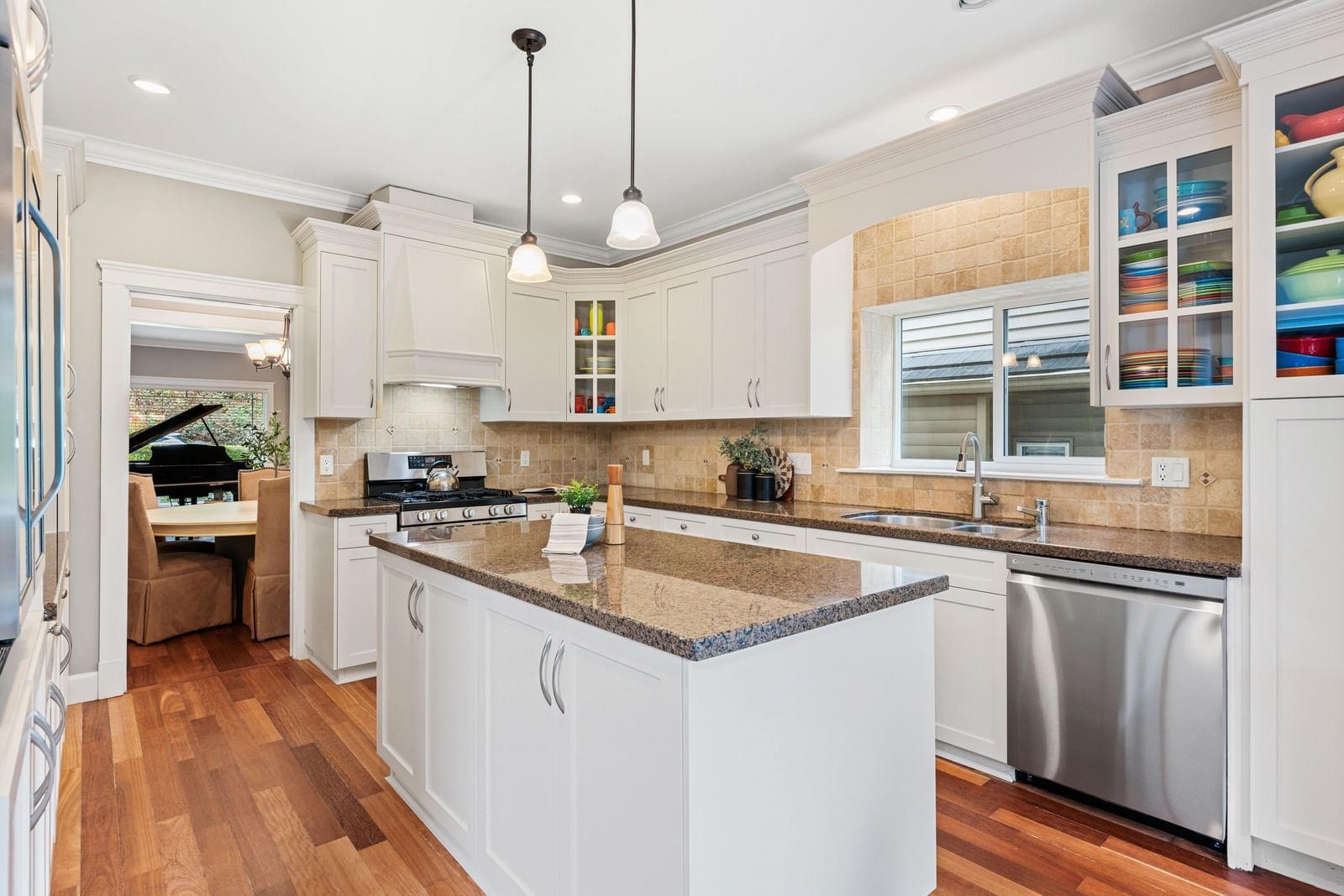 Listing Image 9
