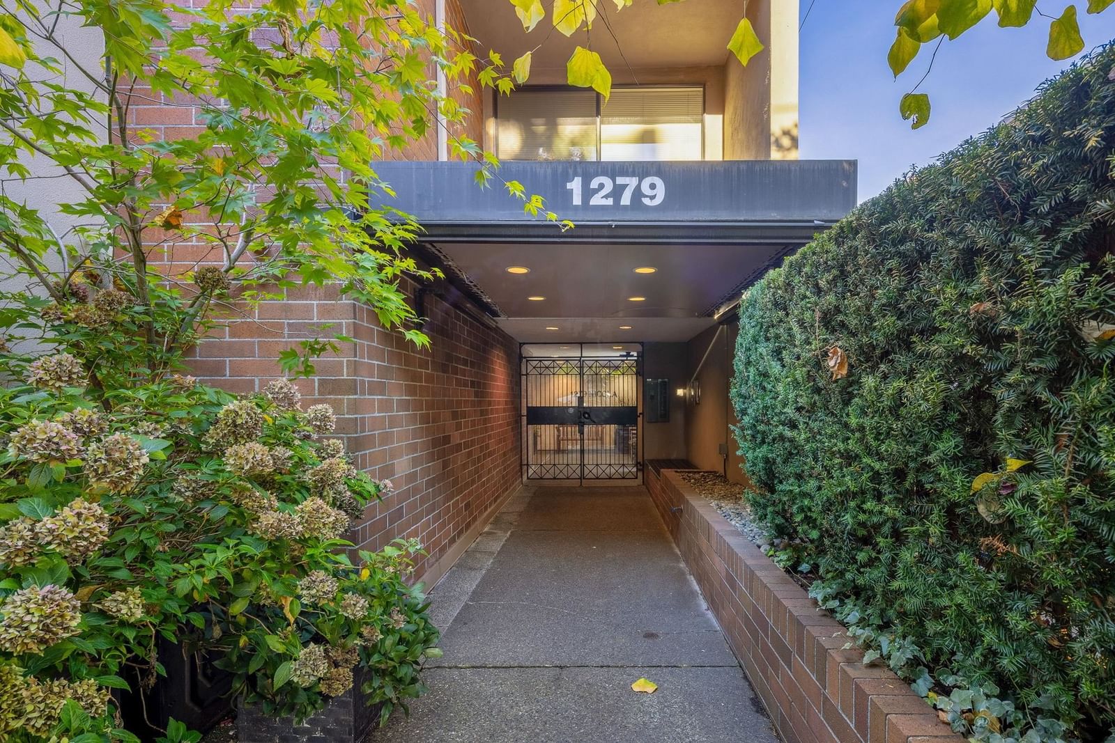 Listing Image 8