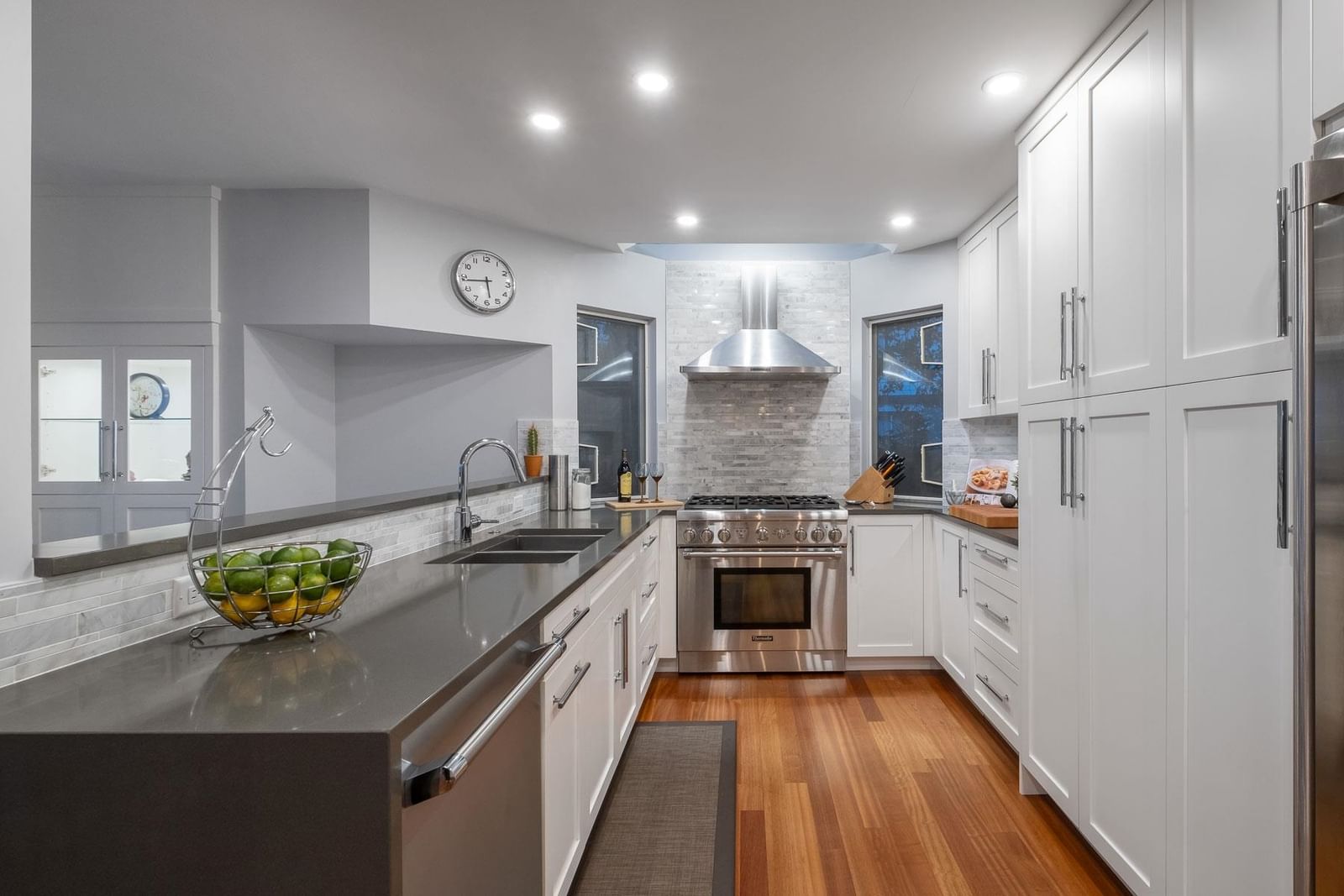 Listing Image 11
