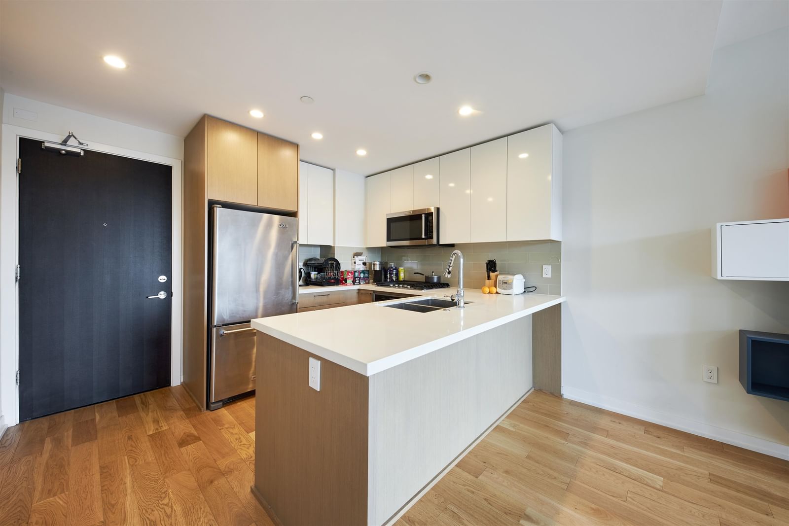 Listing Image 4