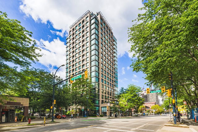 1701 - 1003 Burnaby Street