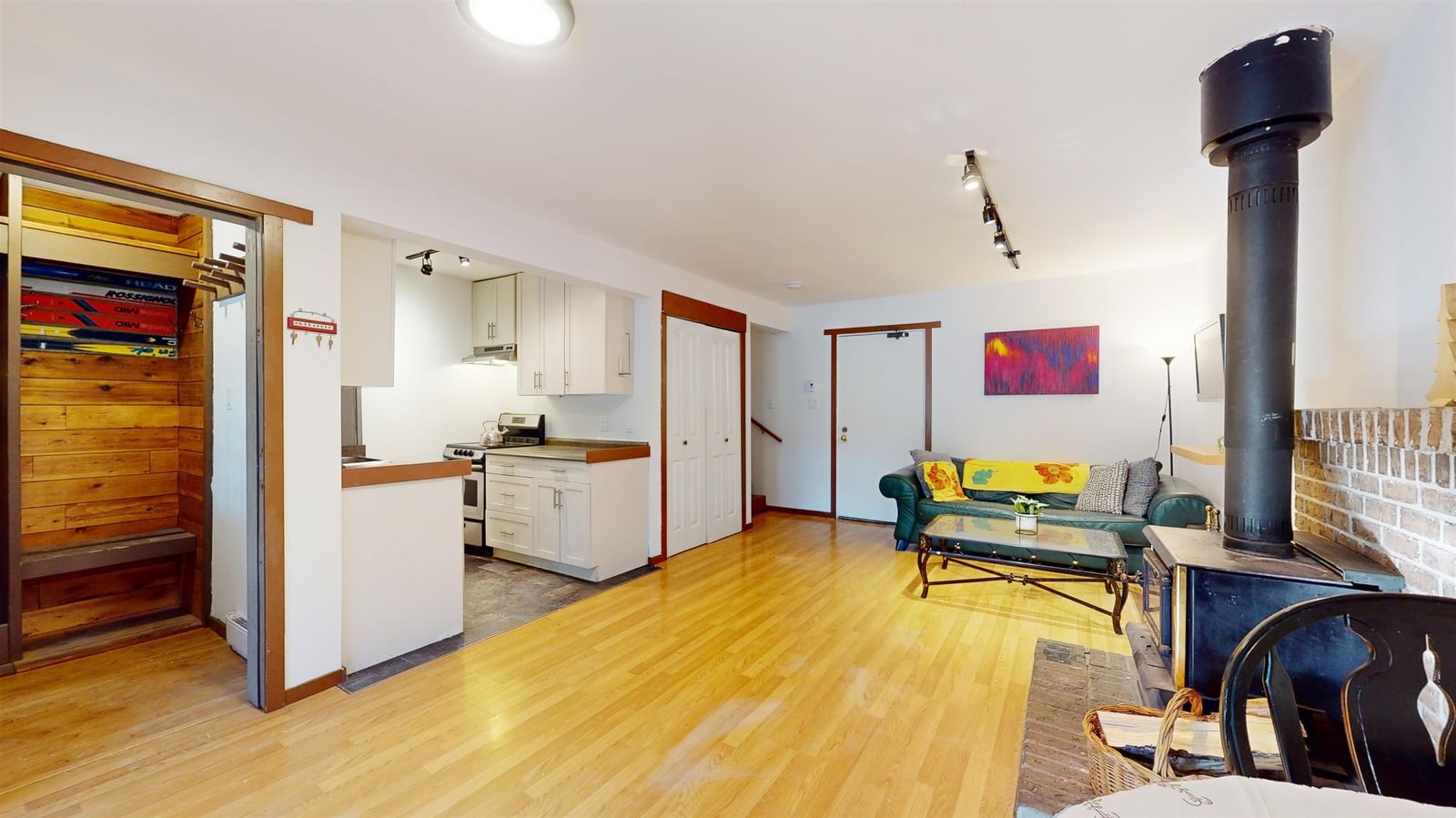 Listing Image 11