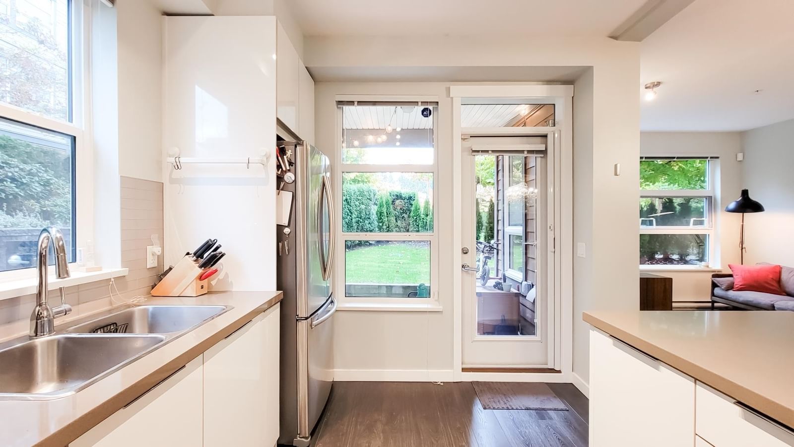 Listing Image 11